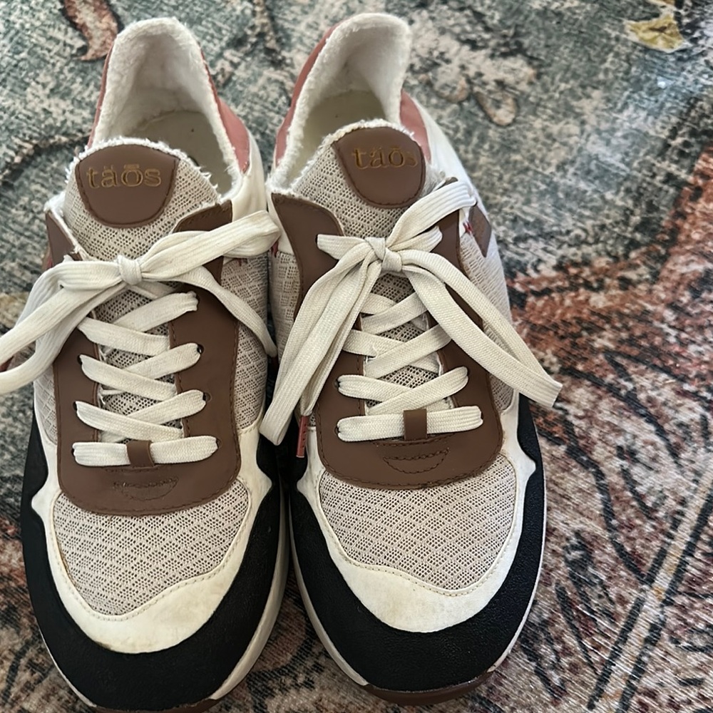 Taos Footwear Brown and Black Casual Sneakers